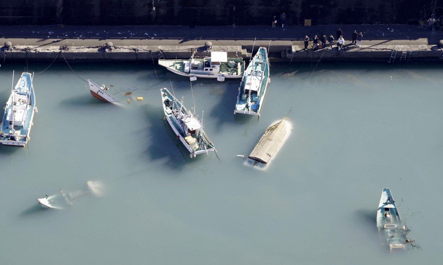 Японд цунамийн улмаас 21 завь живжээ