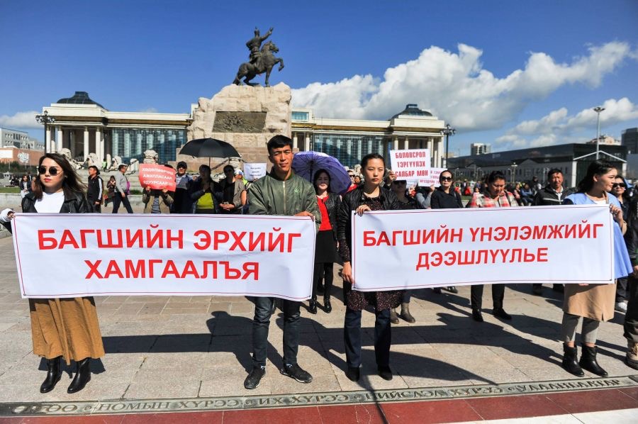 Багш нарын ажил хаялт зогсож, сургалт хэвийн үргэлжлэхээр болов