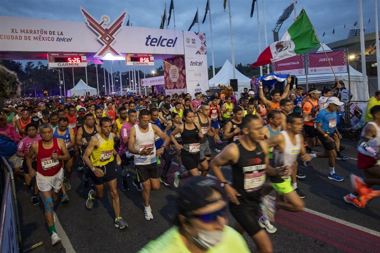 Мехико хотын марафоноос зам товчилж уралдсан 11,000 оролцогчийг хасжээ