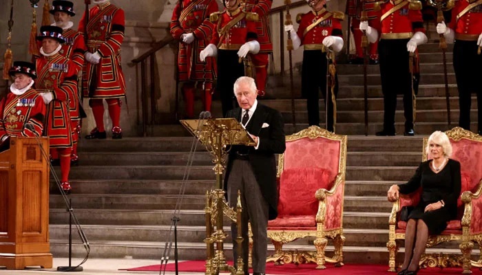 Их Британийн хаан III Чарльз анх удаа парламентад үг хэлэв
