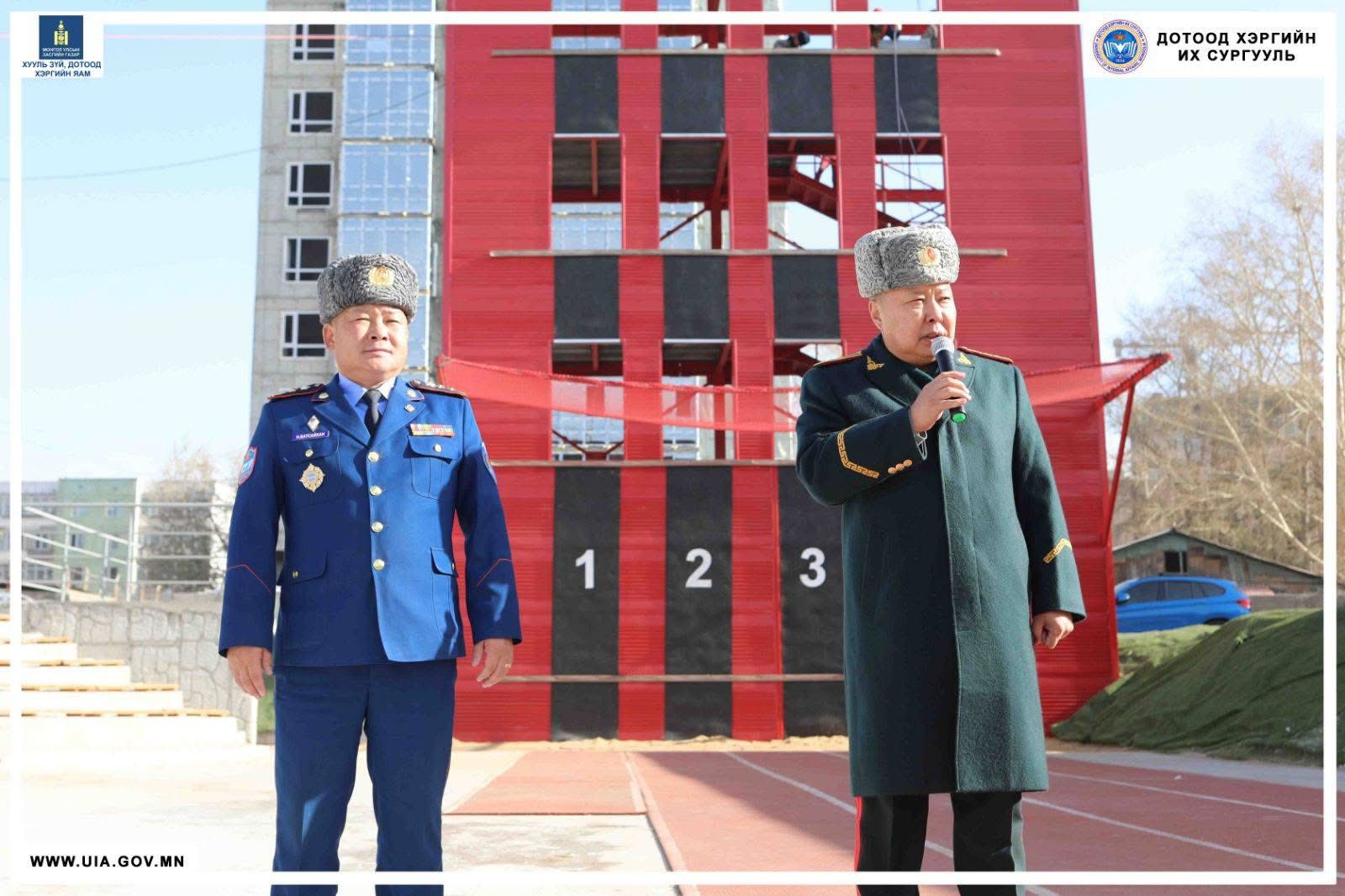 Томруулж харах Гал унтраах техник спортын сургалтын цамхагтай боллоо