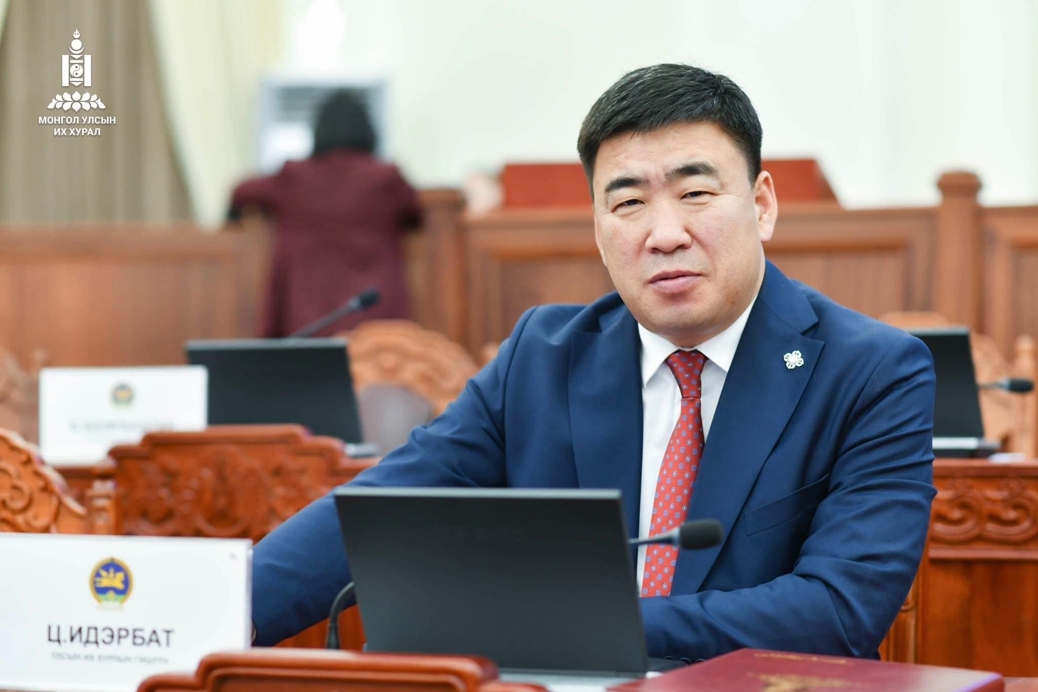 Томруулж харах Л.Оюун-Эрдэнийн засгийн газрын үед цалинг яаж нэмснийг 230 мянган төрийн албан хаагчид хэлнэ