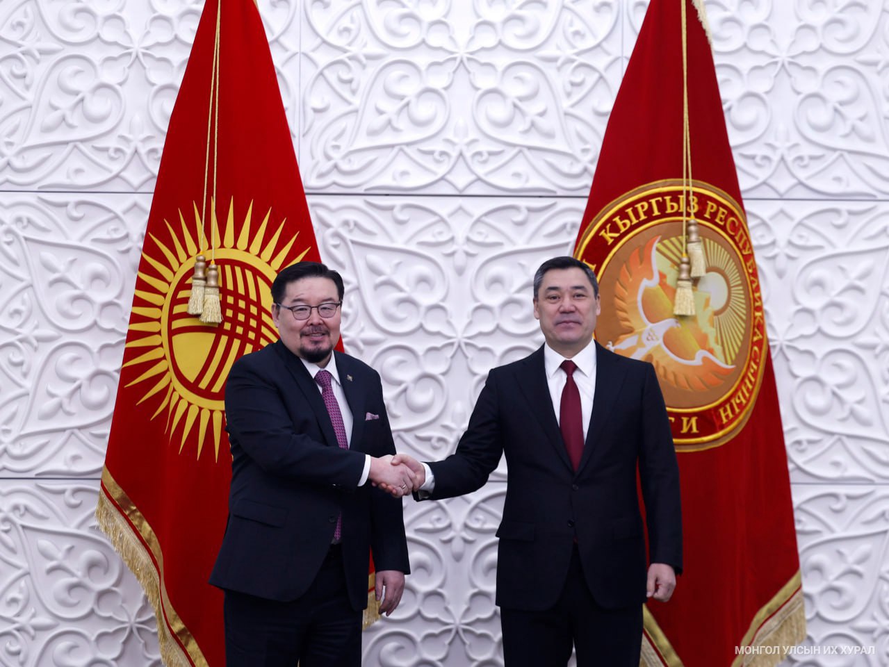 Монгол Улсын Их Хурлын дарга Г.Занданшатар Бүгд Найрамдах Киргиз Улсын Ерөнхийлөгч С.Жапаровт бараалхлаа