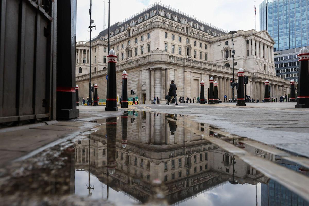 Английн төв банк: Эдийн засаг уналтад орж, инфляц 10 хувь давах эрсдэлтэй байна