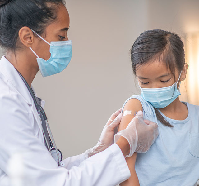 Сингапурт 12-оос доош насны 140 мянга гаруй хүүхэд вакцины эхний тунд хамрагджээ