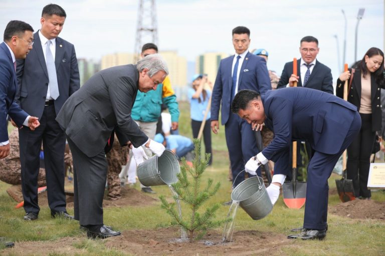 Ерөнхийлөгч У.Хүрэлсүх, НҮБ-ын Ерөнхий нарийн бичгийн дарга А.Гутерреш нар мод тарилаа