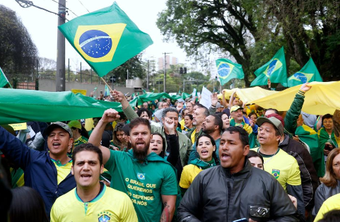 Бразилд Жаир Болсонаругийн дэмжигчид жагсжээ