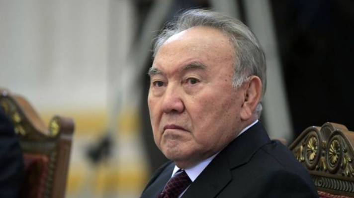 Назарбаевыг насан туршийн албан тушаалаас нь буулгав