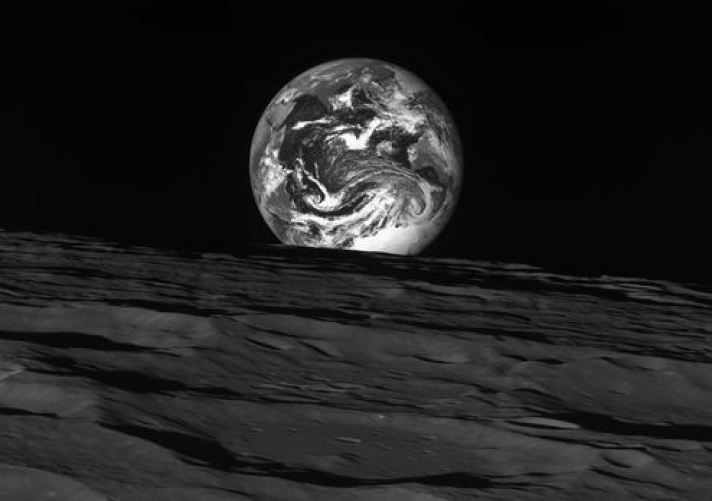 “Danuri” төхөөрөмж Дэлхий, Сарны зургуудыг илгээжээ