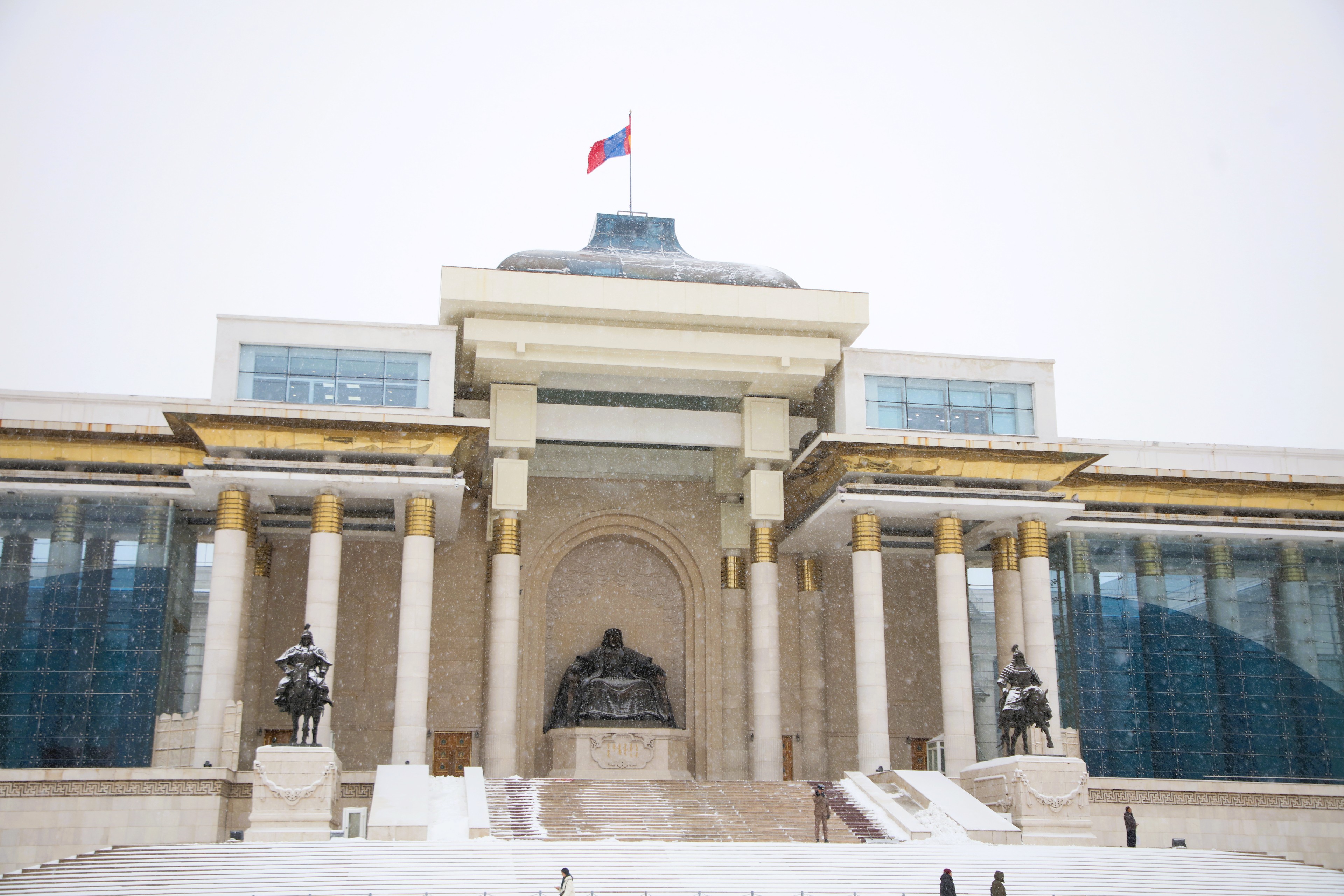 Нэгдүгээр сарын 1-нээс хэрэгжиж эхлэсэн хууль, тогтоомжууд