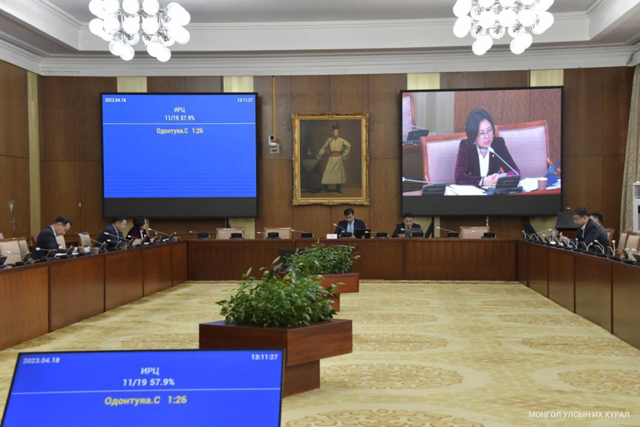 Ардчилсан Монгол Улс Орос, Хятадтай нягт харилцаатай байдгийн учир