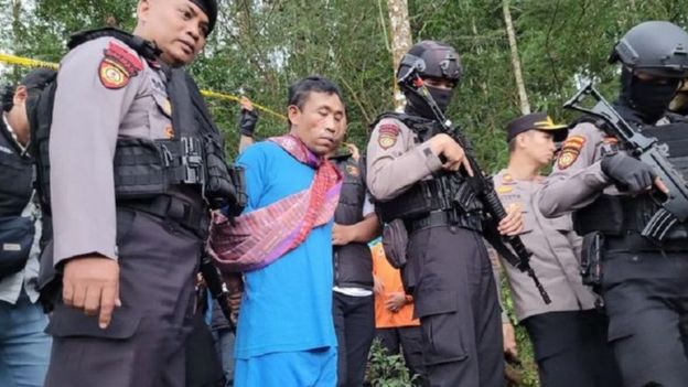 Индонез: 12 хүний амь насыг хөнөөсөн бөөг баривчилжээ