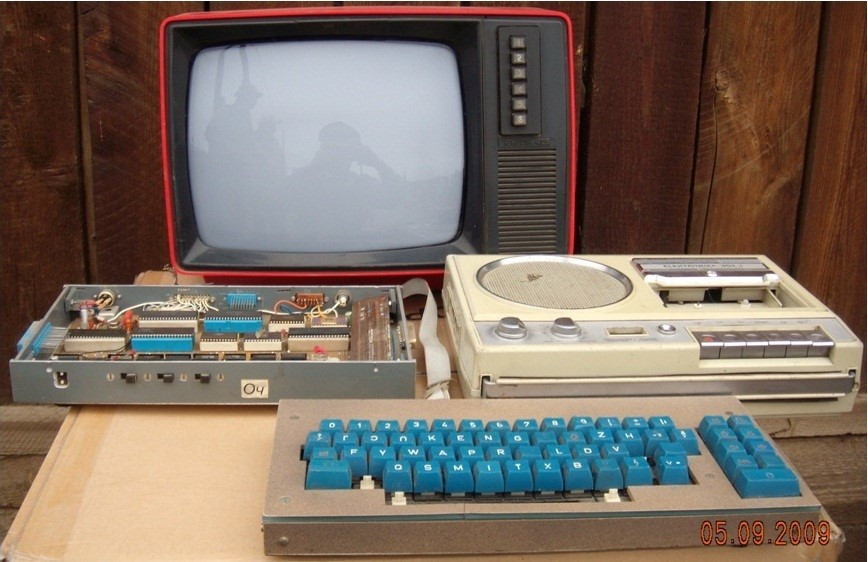 Анхны Монгол компьютер “Оч” 38 нас хүрлээ