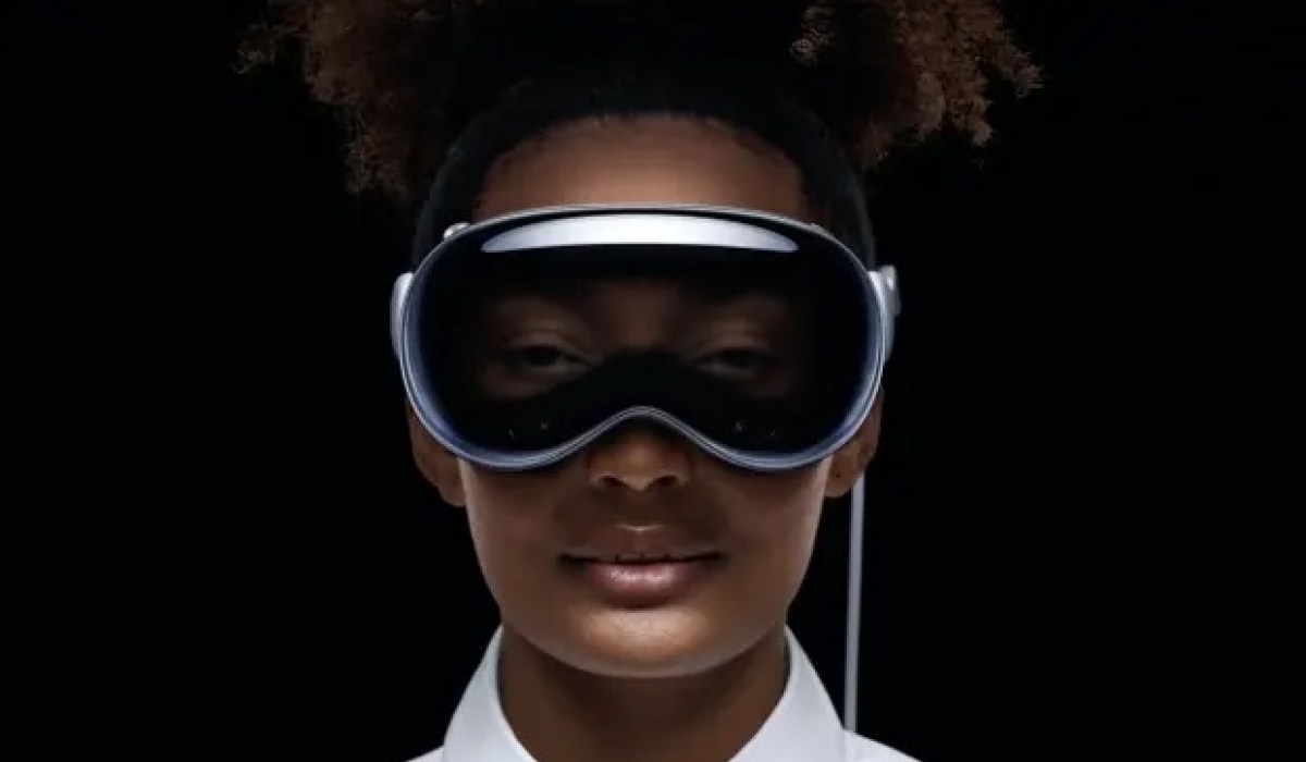 Apple компани Vision Pro AR чихэвч танилцууллаа