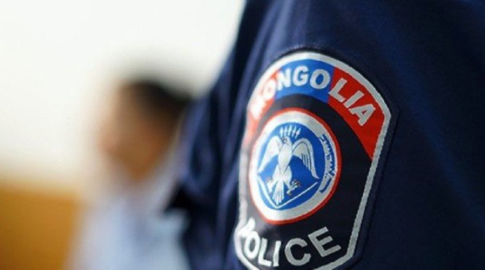 Томруулж харах “Ханийн тэнгэр дуудна” гэх зэрэг зар нийтлэн иргэдийг залилж байсан эмэгтэйг саатууллаа