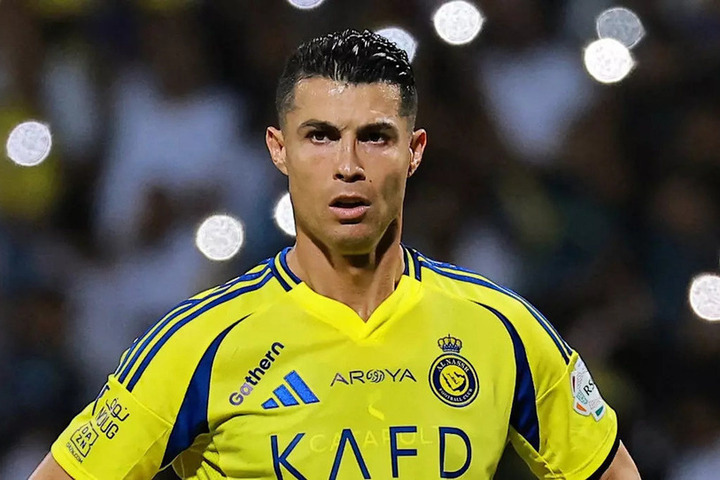 Томруулж харах Хөл бөмбөгийн домог К.Роналду тун удахгүй зодог тайлах нь