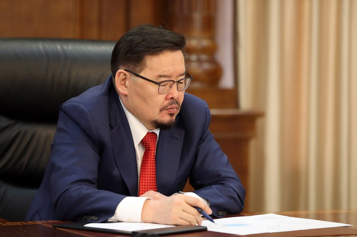 Монгол Улсын парламентын гадаад харилцааны хэвшмэл хандлага задарч, айлчлал бас дахин айлчлал…