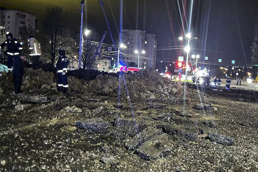 Оросын байлдааны нисэх онгоц Украины хилийн ойролцоох өөрийн хотод бөмбөг хаяжээ